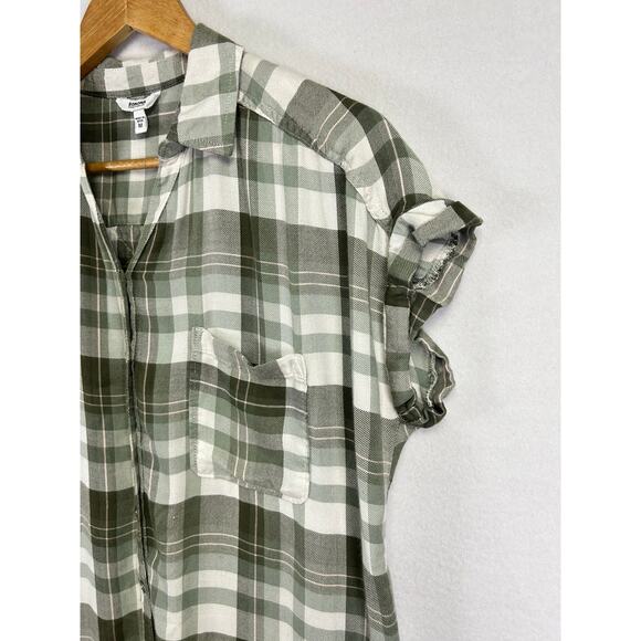 Woman's Short Sleeve Green White Plaid Button Down Top - Size Medium - Picture 4 of 11